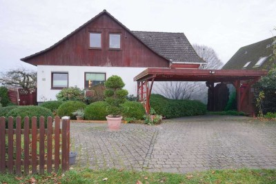 Viel Platz für die Familie - Einfamilienhaus mit Kamin, Keller und Gartenidylle