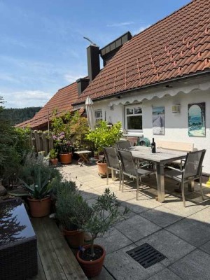 Tolle Maisonette-Wohnung mit idyllischer Dachterrasse, Einbauküche und Tiefgaragenstellplatz