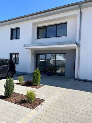 Neuwertige 3-Raum-Wohnung mit Einbauküche in Blindheim