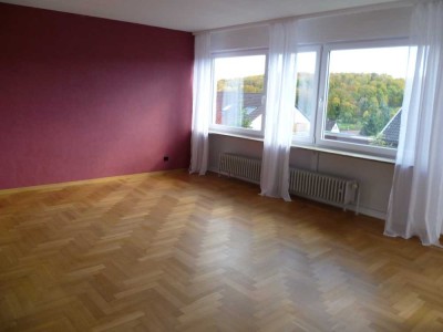 Schöne und vollständig renovierte 4,5-Zimmer-Wohnung mit Balkon in Gechingen