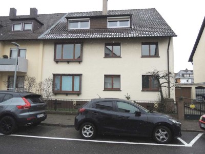 Ansprechende und gepflegte 4-Raum-Wohnung mit Balkon in Karlsruhe