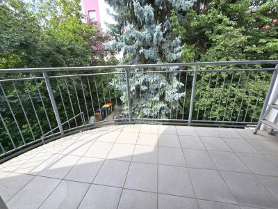 * * * RUHIGE CITY-WOHNUNG mit 3 GRÜNBLICK-BALKONEN im TECHNIKVIERTEL * * *