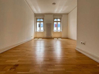 KL - Nähe Bahnhof, Außergewöhnliche Altbauwohnung "TOP Ausstattung" mit Aufzug, Balkon, EBK