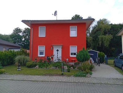 Modernes Einfamilienhaus mit großem Garten am Waldrand und in Scharmützelseenähe.