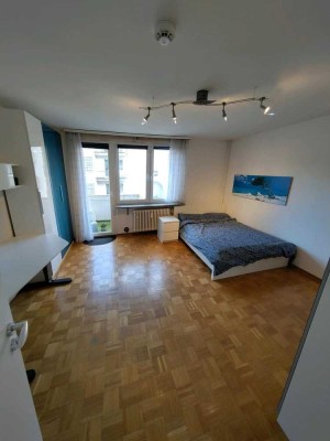 Schöne, helle 2-Zimmer Wohnung mit Balkon in super zentraler Lage - fußläufig in die Innenstadt
