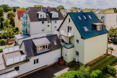 Auch als Kapitalanlage! Mit Balkon, Keller, Kamin u.v.m.: Helle Maisonettewohnung in Biesdorf