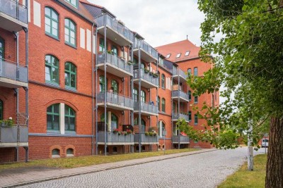 2-Zimmer Altbau Wohnung im Grünen, mit geh. Innenausstattung, mit Balkon, in Zerbst