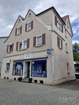 Zentral gelegenes Wohn- und Geschäftshaus mit Stellplätzen!