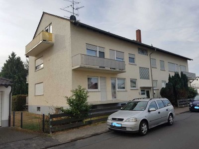 Geschmackvolle, gepflegte 2,5-Raum-DG-Wohnung mit Balkon in Münster (Hessen)