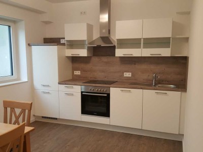 Exklusive neuw. 1,5-2 Zi.-Wohnung mit EBK u. Internet ab 01.11. oder früher in Hanau-Steinheim