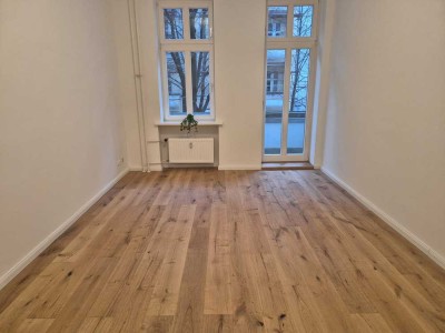 Leer & Provisionsfrei von Privat:  2-Zimmer-Altbauwohnung mit Balkon in Top Lage