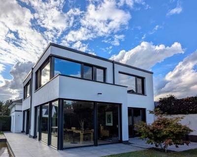 Freistehendes Einfamilienhaus im Bauhausstil mit Waldblick & Seenähe