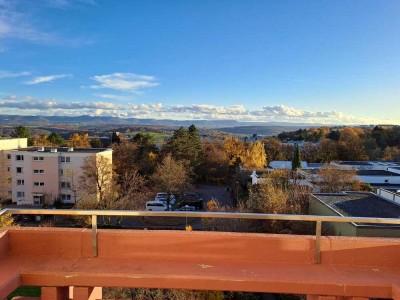 Helle 3-Zimmer Wohnung mit Balkon im 4. OG in Tübingen
