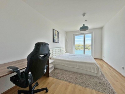 Traumhafte Terrassenwohnung in der "Ersten Reihe" am Wasser