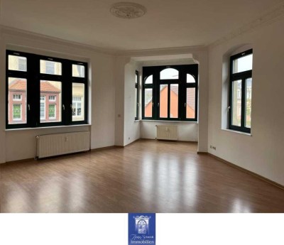 Großzügige und individuelle Wohnung! Balkon, Erker, Tageslichtbad mit Wanne, Dusche!