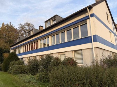 3ZKDB, Wohnung in Mönchengladbach-Gladbach mit 80 m² und ca. 35qm Vorgarten/Terrasse.