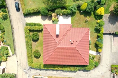 BUNGALOW IN HERVORRAGENDER LAGE MIT HERRLICHER FERNSICHT