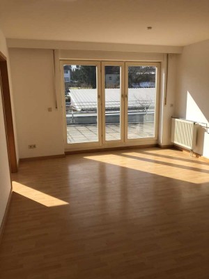 Helle 3,5-Zimmer-Wohnung mit großer Dachterrasse