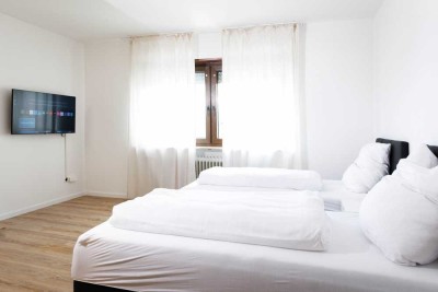 Hochwertiges Komfort-Apartment mit Boxspringbetten, TV & moderner Ausstattung – Wohnen auf Zeit