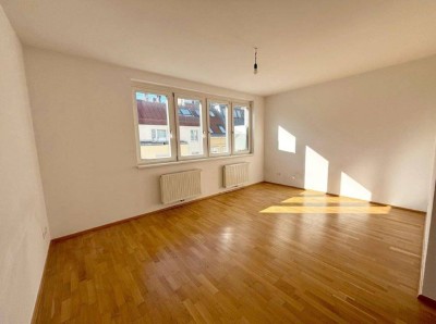 Singlewohnung! Dachgeschosswohnung Nähe U3 Kardinal Nagel Platz