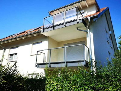 Ab 01.03.26: Neuwertige 2-Zi.-OG-Whg. mit großem Balkon, EBK, TG-Platz und Stellplatz