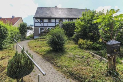 Greifen Sie zu! Renovierungsbedürftiges Bauernhaus mit Garten und 2 Freiplätzen in naturnaher Lage