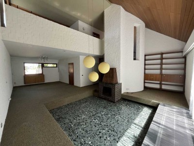 EXKLUSIVES ARCHITEKTENHAUS! RENOVIERTES FREISTEHENDES 1-FAMILIENHAUS MIT GARTEN UND GARAGE!