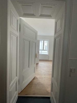 Helle 3‑Zimmer‑Altbauwohnung mit großzügiger Wohnküche – Bezugsfertig ab 01.10.2025