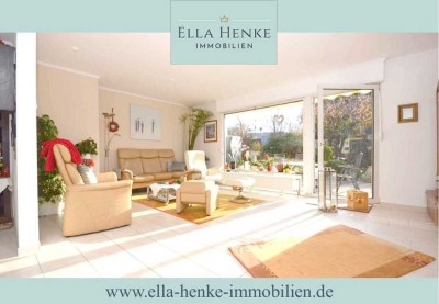 Freistehendes, top gepflegtes Einfamilienhaus mit Keller + Garage...