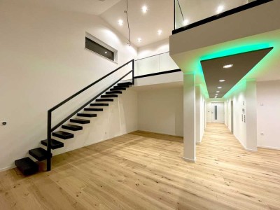 Stilvolle, geräumige & neuwertige 6,5-Zimmer-Wohnung mit Balkon, Dachterasse, Einbauküche und Sauna