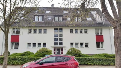 Großzügige 3,5 Raum Wohnung, grüne Wald- und Citynähe, Bad mit Fenster, Balkon mit Gartenzugang