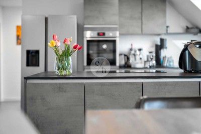 Moderne und schöne 3 Zi. Dachgeschosswohnung in FR-Hochdorf