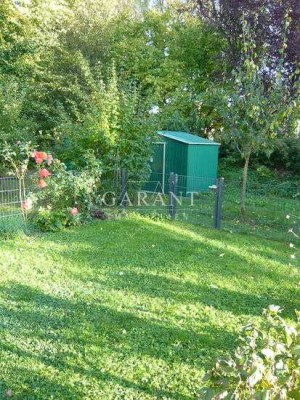 In ruhiger Lage und mit hübschem Garten!