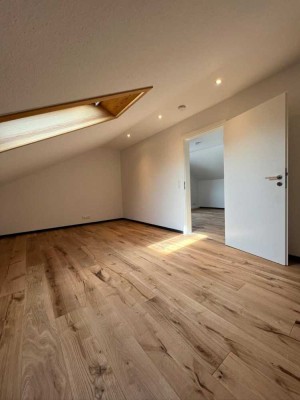 **Helle 2-Zimmer Wohnung mit großem Bad & Balkon**