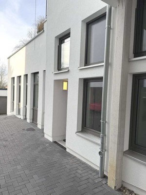 Einzigartige 5-Zimmer Wohnung mit Hauscharakter!