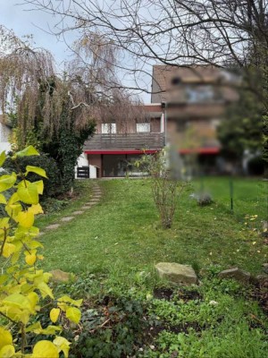 Familienfreundliches RMH mit großem Garten und vielseitigem Keller in Schwalbach am Taunus