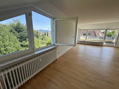 Freundliche Dachgeschosswohnung mit Balkon, Gartenmitnutzung und neuer Einbauküche
