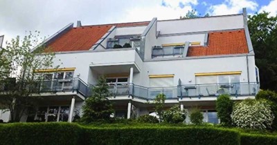 Ebingen: Moderne stadtnahe 2,5 Zi - EG Wohnung mit großer Terrasse und XXL Garage