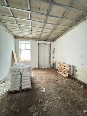 Charmante 1-Zimmer-Altbauwohnung mit Entwicklungspotenzial in Ruhelage – Nähe U6 Gumpendorfer Straße