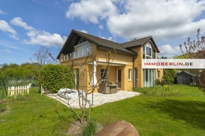 IMMOBERLIN.DE - Toplage am Feld! Großzügiges Einfamilienhaus mit Südgarten