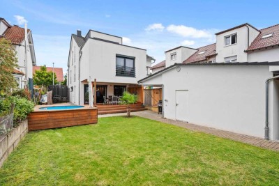 Exklusives Holzmassivhaus (2018) mit PV, Einliegerwohnung, Pool & 10 Zimmern – PROVISIONSFREI