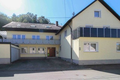 Wohnen in neuer Dimension – Großes Zweifamilienhaus in Stockach-Zizenhausen mit optionalem Büro