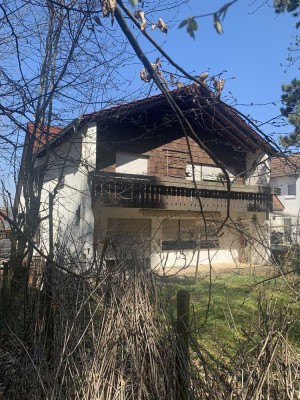 Sanierungsbedürftiges Juwel: Freistehendes Haus mit Charme