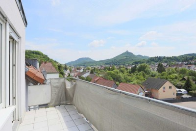 Helle Wohnung mit Balkon, tollem Ausblick und zwei Stellplätzen