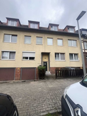 Erstbezug nach Sanierung mit EBK: Schöne 2-Raum-Dachgeschosswohnung in Hannover