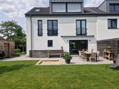 2400 € - 166 m² - 6.0 Zi.