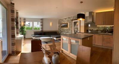 Sonnige 3 Zimmer Wohnung mit 2 Terrassen, Garten und Tiefgarage