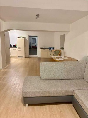 Moderne 2-Zimmer-Wohnung mit Terrasse und Blick ins Grüne – kernsaniert 2021