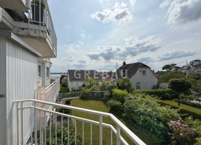 Anfahrbar und herrlicher Blick: 4-Zi.-Wohnung mit PKW-Stellplatz, Balkon u. Blick auf Elbe/Süllberg