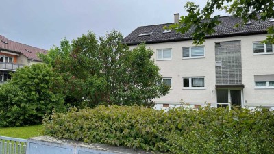 Zwei-Zimmer-Dachgeschoss-Wohnung + 1 separates Zimmer in Stuttgart Bad Cannstatt - Birkenäcker
